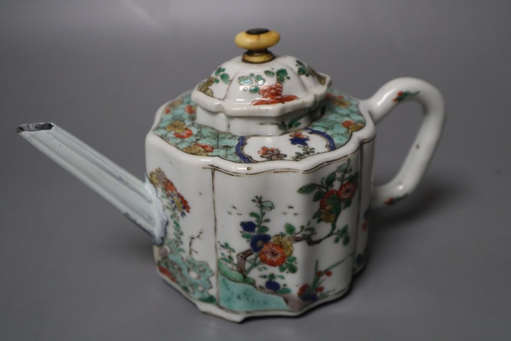 A Chinese famille verte petal-lobed teapot and cover, Kangxi period, 11cm